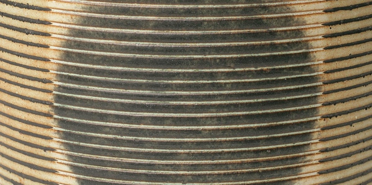 Bowl (detail)- Cylindrical, Harrison McIntosh, 1981, Claremont, California, U.S.A., stoneware. Collection Mingei International Museum. Gift of Ibi and Gabor Temes. Photo by Lynton Gardiner. 2002-83-068.