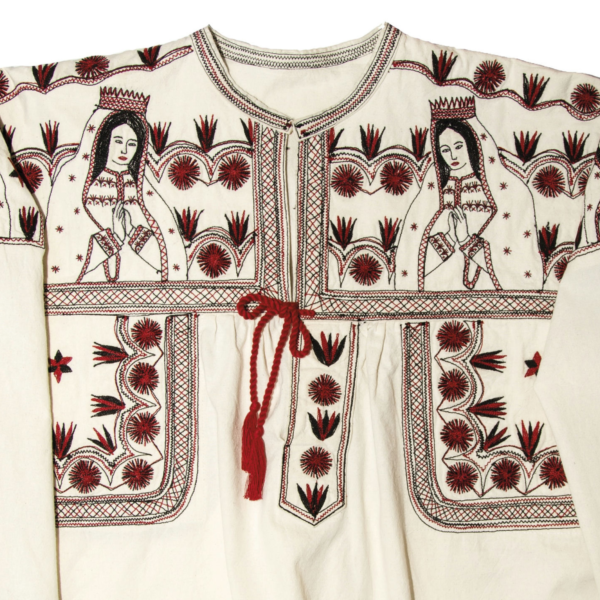 Reina Martínez Vásquez, designed by Epifanio Gómez Jiménez. Blouse of commercial unbleached muslin, hand-led machine embroidered with commercial cotton. Collection of Linda Hanna. Image courtesy of Judith Romero.